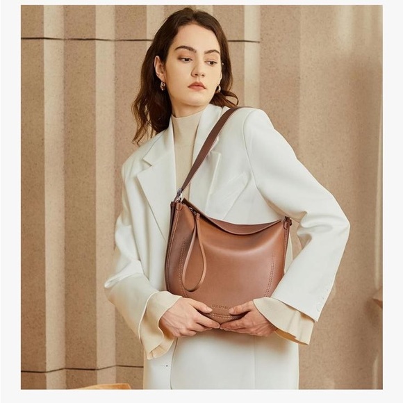 NWOT Elegant Brown Vegan Leather Shoulder Bag - Picture 2 of 14